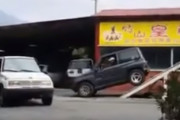 台湾すげえ！絶妙な運転で巨大シーソーを操る、2台の車のカースタントの技術が半端ない！　海外の反応