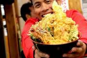 外国人が体験した世界で一番大きな天丼の紹介