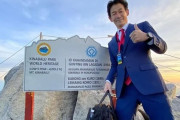 海外「日本人男性がまた凄い格好で登山をやっている…」