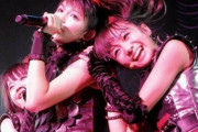 30歳の男がママをBABYMETALのショーに連れて行くのってキモい？　【海外の反応】