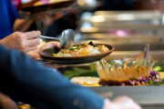 “子どもの日にホテル外食”は贅沢すぎる？ 韓国で広がる“家族外食の格差”に本音コメント続出