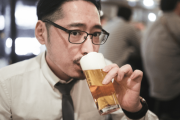 海外「日本の企業の飲み会文化が本当に嫌いだよ！！」外国人も嫌がる！？ 日本の忘年会が話題にｗｗｗ
