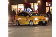 お薬でしょうか　ルーフ上男にニューヨークの街が騒然