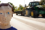 イギリスの通学路に「飛び出し注意の人形」が設置→ 不気味すぎると不評相次ぐ