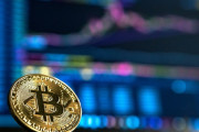 ビットコイン急落の可能性？著名ストラテジストが「1万ドル」シナリオを警告