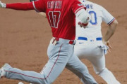 海外「速すぎて笑ってしまった」大谷翔平がホームランの次の打席でイチロー並の俊足内野安打を決めて外国人仰天