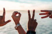 海外「僕は嫌われてるのかな」外国人が誤解した日本人のジェスチャーや習慣は？