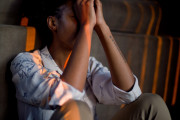 【哲学】なぜ自分だけ生き残ってしまった…、”生存者の罪悪感”はなぜ生まれ、どう向き合うか