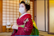【海外の反応】「日本はマジで異世界かよ」舞妓さんのコロナ対策。