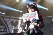 BABYMETALのコンサートで一緒に歌うキュートな女の子　【海外の反応】