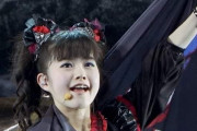 このビデオの最初にYUIMETALはなんて言ってるの？　【海外の反応】