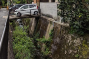 日本の田舎でよく見かけるこの駐車、海外では衝撃的らしいｗｗ　海外の反応