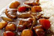 日本の大学生がカレー屋を出入り禁止になった理由に海外びっくり仰天！（海外の反応）