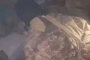海外「ロシア兵捕虜を暴行するウクライナ兵達」