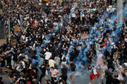 フランス「4年前に警察に殺された黒人がいたから俺達も抗議デモだ」