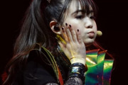 シャワー中、BABYMETALを歌う？　そしてそれに家族や友達はどんな反応をする？　【海外の反応】