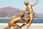【海外の反応】日本のいたずら「カンチョー」が話題に　海外の反応「男は皆やる/思い出がよみがえった」
