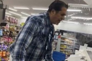 海外「日本のコンビニで癇癪を起こす外国人。理由はタバコや酒を買うための年齢確認をされたから」