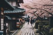 中国人「日本に到着して真っ先にこのレストランに来た。この店は神」　中国人「メニューが沢山あって全部美味しい！」「貧乏留学生の救世主」