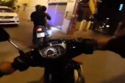 絶対に逃がさない！スクーターで逃走する強盗を追え！！