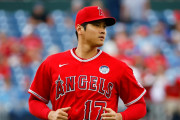 「戦士だ」大谷翔平が自打球で悶絶した後に2塁に全力疾走する姿にファン胸熱（海外の反応）