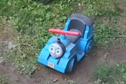 ポルターガイストなのか？きかんしゃトーマスのオモチャが勝手に動き回る