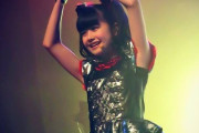 グラストンベリーのBABYMETALのショーの名場面？(WTF男、お姉ちゃんもあ)　【海外の反応】