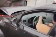 私そんなことしている時間ないので！事故の現場から逃げていく車が更に事故る。海外の反応