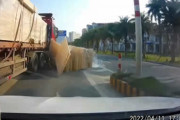荷崩れアイヤー！中国交通事故映像集4月11日版