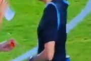 サッカー北朝鮮代表が日本のスタッフから水を強奪！←「退場だ！」（海外の反応）