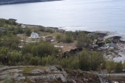 ノルウェーの地すべりで海に流された子犬、ヘリに駆け寄り無事救出される