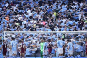 「ワロタ」シティとウェストハムのファンが試合後にアーセナルファンを挑発して世界が爆笑！(海外の反応)