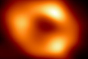 【海外】私たちの銀河中心に本当に超巨大ブラックホールが存在するのか？驚きの真相に迫る！