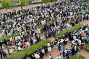 外国人「日本のディズニーがとんでもない行列になってる…」