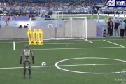 【海外の反応】人型ロボット、FKを決めてロナウドのモノマネを披露する「完成度が高い」「不気味だって…」