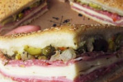 外国人「俺達が最も好きなサンドイッチはこういうのだ！」