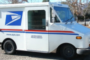 アメリカ人「お前らの国の郵便配達車を貼ってみよう」