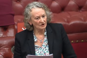 「男に夜間外出禁止令を出して犯罪や差別を減らすべき」 イギリスの女性議員が怒りの提言