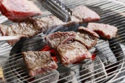 【動画】韓国の有名焼肉チェーン店、腐った肉を「焼酎で」洗って提供する