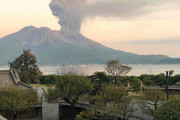桜島で噴煙過去最大の爆発的噴火！とある職場の窓から撮影した画像が海外で話題に