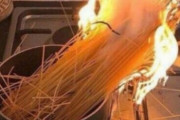 アメリカ人留学生がイタリアでパスタを水なしで茹でて火事を起こす（海外の反応）