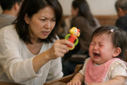 カフェで1歳娘を殴打した母親に衝撃…韓国で「これがしつけ？」と怒り拡大