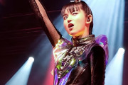 BABYMETAL BEGINSでのMAYAのビデオ　“すず香が美しい”　【海外の反応】