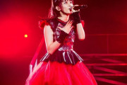 BABYMETAL / 紅月　“彼女の声と凝視は、レーザービームのように突き抜ける”　【海外の反応】