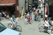 海外「何で日本人は自転車に乗る時ヘルメットしないの？？」