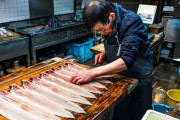 創業108年の老舗で作られるうなぎの蒲焼が凄い！！外国人「調理工程の随所で見られる技術が素晴らしい」