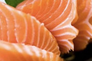 海外「サーモンを出すのは回転寿司のフランチャイズだけ！本格的な寿司屋では出てこないよ」日本で生サーモンが流行るまで（海外の反応）