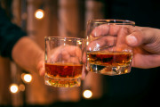 「日本のウイスキーが美味いらしいから飲んでみたけど、なんかすごくしょっぱいよ…」→「飲むなよ死ぬぞ」【海外の反応】