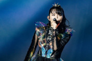 【海外】クリスマスマーケットでSU-METALを発見？