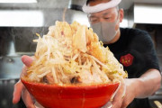 外国人「次郎系ラーメン、デカすぎ問題ｗｗｗ」